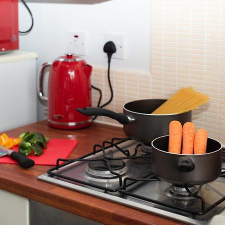 Premier - Wishaw En-Suite Apartment エクステリア 写真